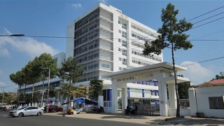 Một bệnh nhân rơi từ lầu 2 của bệnh viện ở Bình Phước tử vong