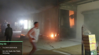 Khống chế "giặc lửa", Phó trưởng Công an huyện và người dân bị thương