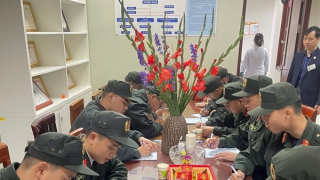 Nhiệm vụ khẩn cấp của 15 Cảnh sát cơ động Hà Nội: đến Bệnh viện Nhi Trung ương hiến máu cứu trẻ em