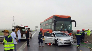 Xe tải húc xe con trên cao tốc, 4 người cùng gia đình thương vong