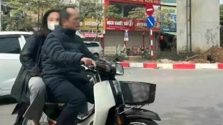 Xử lý cán bộ Công an không đội mũ bảo hiểm khi tham gia giao thông