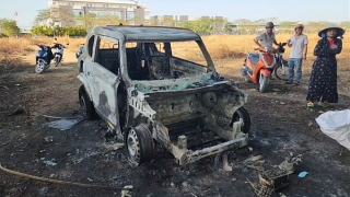 Cháy xe ô tô điện để trong vườn cao su