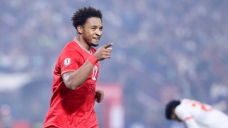 Đằng sau cái gật đầu đổi đời của Xuân Son