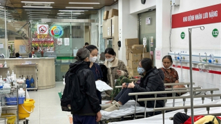 Cảnh báo uống rượu, tắm khuya dễ gây đột quỵ khi rét đậm, rét hại