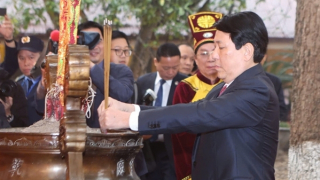 Chủ tịch nước chủ trì Lễ dâng hương tại Hoàng thành Thăng Long