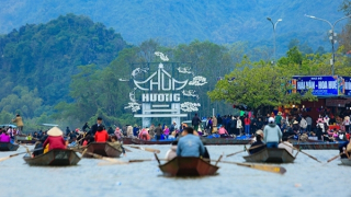Hà Nội kiểm soát chặt hoạt động gần 4.000 đò, xuồng ở chùa Hương
