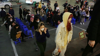 Cậu bé 10 tuổi dùng tiền lì xì Tết đi mua vàng ngày vía Thần tài