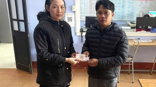 Công an phường giúp một người làm thuê tìm lại số tiền chuyển khoản nhầm