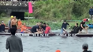 Lật ghe đua trên sông Trường Giang, 3 người bị đuối nước được đưa đi cấp cứu