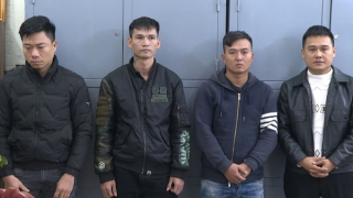 Đánh bài thua hơn 300 triệu, dùng súng đe doạ lấy lại tiền