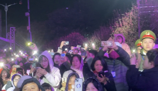 Hàng nghìn người tham dự chương trình khai mạc Lễ hội hoa đào xứ Lạng năm 2025