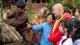 Du khách hào hứng tham gia Lễ hội làng mộc hơn 500 năm tuổi ở Hội An