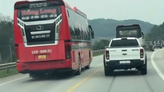 Xử phạt tài xế xe khách vượt ẩu trên cao tốc