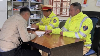 Tài xế ô tô tải chở đoàn khách du lịch trên thùng xe ở Mộc Châu khai gì?