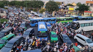 500 đèn rẽ phải và trách nhiệm đột phá trong quản lý hạ tầng, phương tiện giao thông