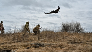 UAV và vũ khí laser: “Vỏ quýt dày có móng tay nhọn”