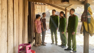 “3 cùng, 4 bám” ở xã vùng biên