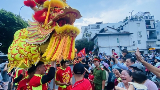 Rực rỡ, hoành tráng lễ hội Tết Nguyên tiêu ở Chợ Lớn