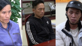 Kiểm tra xe ô tô trong đêm, lộ diện “bọc lạ” người ngồi sau