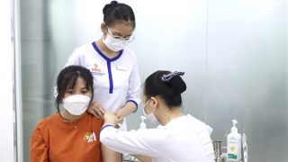 Người dân đổ xô đi tiêm vaccine cúm