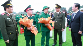 Thứ trưởng Phạm Thế Tùng động viên thanh niên Nghệ An lên đường nhập ngũ