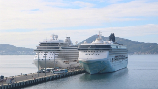 Hai chuyến tàu biển đưa hơn 2.600 du khách đến Cảng quốc tế Cam Ranh