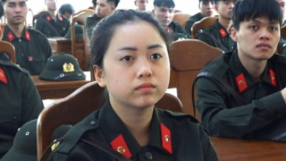 Nữ y tá xung phong tham gia thực hiện nghĩa vụ CAND