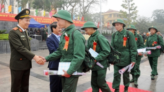 Thứ trưởng Lê Văn Tuyến dự Lễ giao nhận quân tại tỉnh Hà Giang