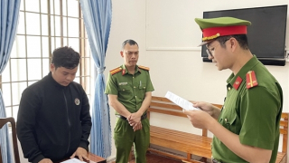 Tài xế xe tải gây tai nạn khiến bé gái tử vong rồi bỏ chạy