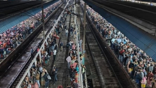 Giẫm đạp tại ga xe lửa Ấn Độ, 30 người thương vong