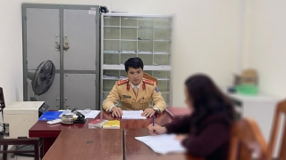 Điều tra vụ hai ông cháu đang xem tivi thì ô tô lao vào giữa nhà