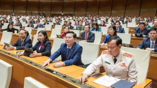 Quốc hội quyết mục tiêu tăng trưởng kinh tế 8% năm 2025 với 5 nhiệm vụ và giải pháp