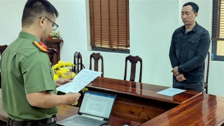 Vận động đối tượng trốn ở nước ngoài về Việt Nam đầu thú