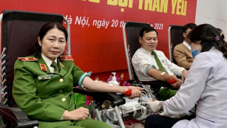 Hơn 400 cán bộ, chiến sĩ CAND hiến máu vì đồng đội thân yêu