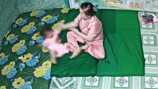 Bắt khẩn cấp bảo mẫu hành hạ trẻ em tại điểm giữ trẻ không phép ở Long An