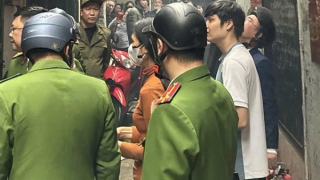 Cảnh sát kịp thời cứu cụ ông mắc kẹt trong đám cháy