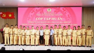 Tập huấn nhiệm vụ sát hạch viên cho CSGT