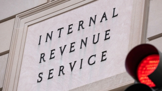 Sở Thuế vụ Mỹ phải sa thải hàng nghìn nhân viên dù đang trong mùa cao điểm