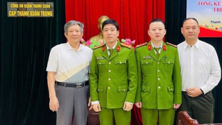 Công an phường tìm kiếm, đưa cụ ông gần 90 tuổi đi lạc trong đêm về nhà