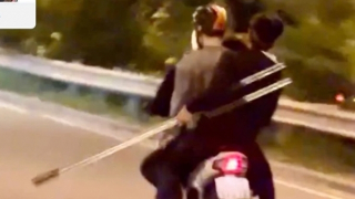 Triệu tập 5 đối tượng đi trên một xe máy gây náo loạn đường phố lúc rạng sáng