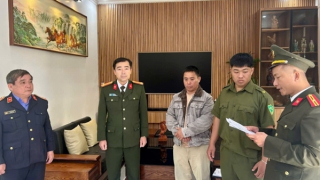 Khởi tố đối tượng mua, bán bằng lái xe giả