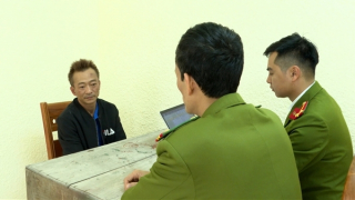 Tạm giữ hình sự lái xe ô tô đâm xe máy kéo dài 10km ở Vĩnh Phúc