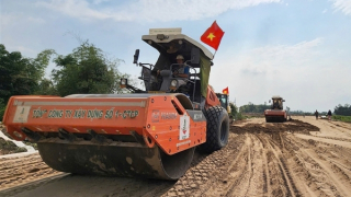 Đẩy nhanh tiến độ thi công các cao tốc ở miền Tây