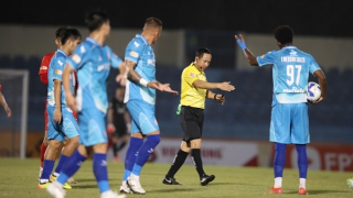 V.League nóng chuyện trọng tài: Cẩn thận vỡ giải
