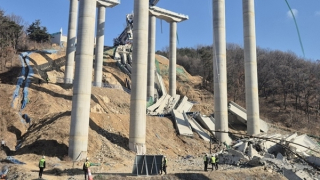 Sập cầu đang xây ở Hàn Quốc, nhiều người thương vong