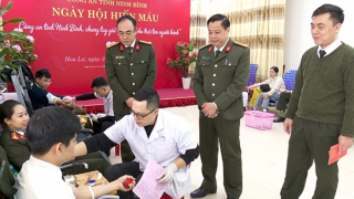 Công an tỉnh Ninh Bình tổ chức chương trình hiến máu tình nguyện