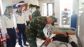 Cấp cứu thuyền trưởng tàu cá bị đột quỵ não khi đang hành nghề ở Trường Sa