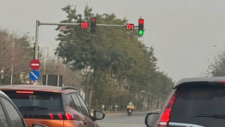 Không xử lý vi phạm nếu đèn giao thông bị lỗi và nhường đường cho xe ưu tiên