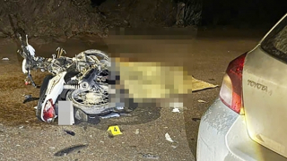 Xe máy "kẹp 3" lấn làn tông vào ô tô, 3 người tử vong