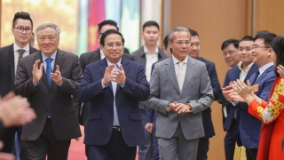 Thủ tướng: Ổn định lãi suất, hỗ trợ doanh nghiệp nhỏ vươn lên lớn mạnh